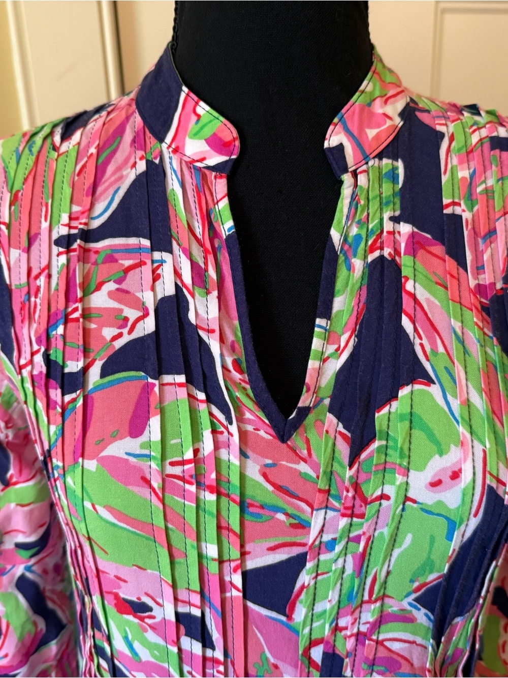 Lilly Pulitzer Sarasota Tunic Top In The Vias Navy Blue Pink Green Floral Sz XXS - Picture 2 of 12